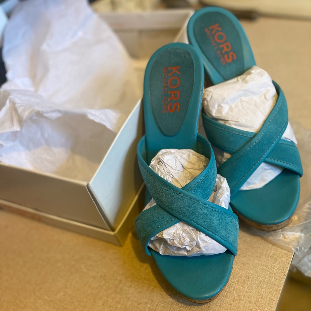 KORS Michael Kors Taboo 9.5M in Rare Lagoon Suede